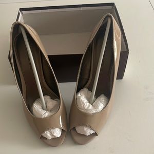 Women’s Bandolino Open-toe shoe, Tan, 9 1/2